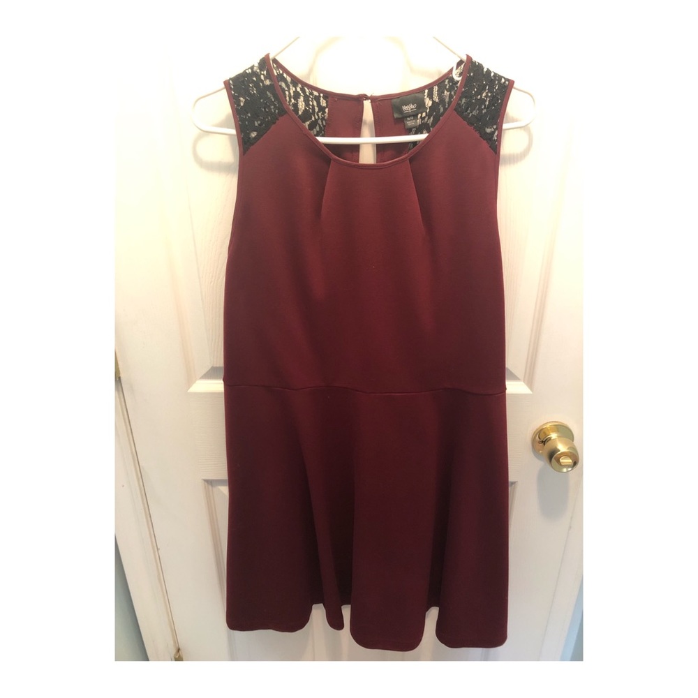 Women’s Lace Shoulder Dress